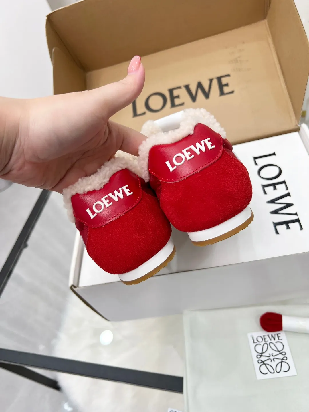 👟👟Ex-factory price 500👟👟 Male +10 2025 autumn and winter Maoli new style, the same style as Wang Yibo! Loewe Ballet Runner 2.0 sports shoes for couples, moral training shoes, new color matching retro series running shoes, standard size: women's size 35-40, men's size 39-45, button ➕20